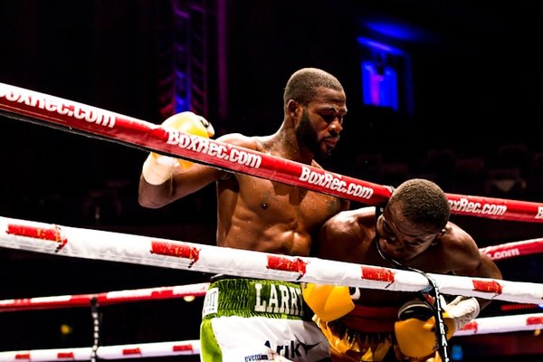 What are the top strategies for UK boxers to effectively manage their energy levels during a fight night?