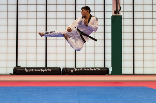 How can UK taekwondo competitors use periodization planning to peak at the right time for competitions?